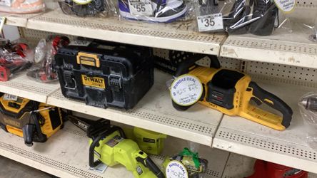 Dewalt Electric Chainsaw And Battery Pack 