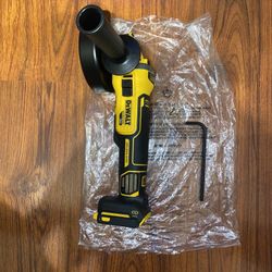 (1)New 6 Speed Dewalt Brushless Flexvolt Advantage 5” Angle Grinder RPM 3,000-9,000 (DCG409VS) 