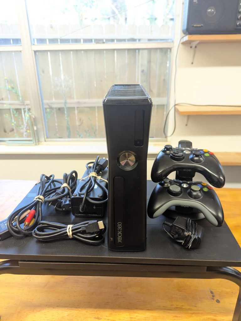 Xbox 360 + 21” LG Monitor + 18 Games - Complete Plug & Play Setup