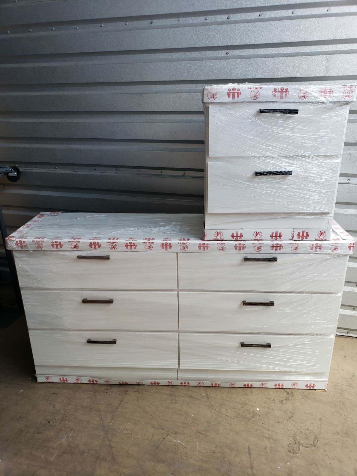 NEW 6 DRAWER DOUBLE DRESSER AND NIGHT STAND 😊 AVAILABLE IN BLACK, WHITE OR GREY COLOR