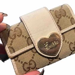Gucci GG Key Holder Case Brown Tan White Leather Monogram Heart Gold