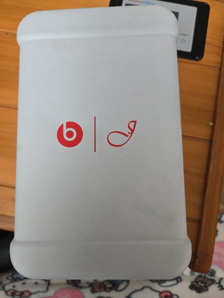 Beats Solo 4 Wireless Jennie Edition (2025 Release) + AppleCare+ 2 Years – Used Twice (Like New)