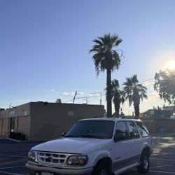 1997 Ford Explorer 4x4 Eddie Bauer 