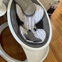 Munchkin Bluetooth Enabled Baby Swing