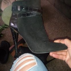 Women's Boots With Alligator Strap 8