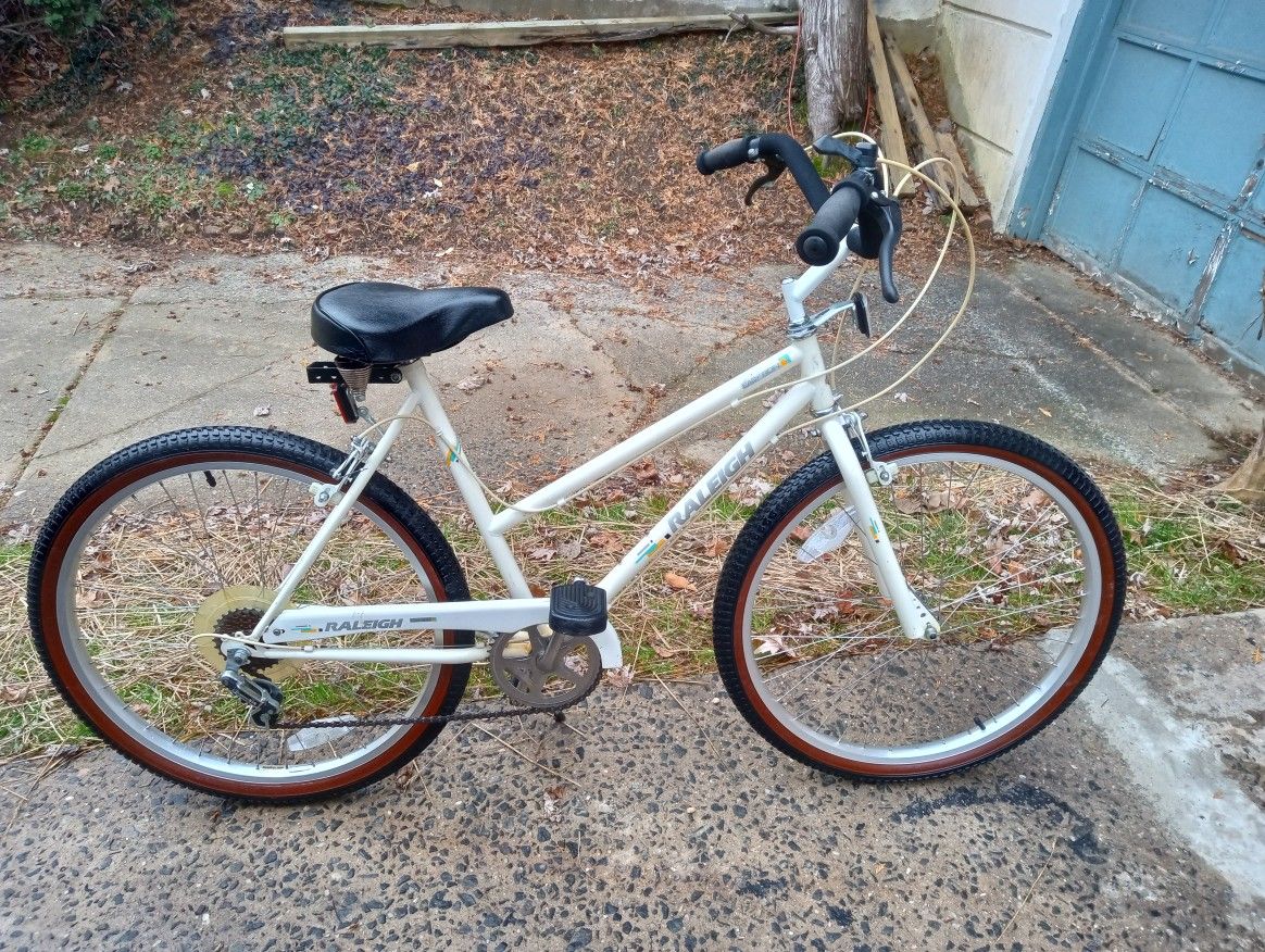 Raleigh Easy Ridin 6 Cruiser In Good Condition Functions 100 Percent READY TO RIDE