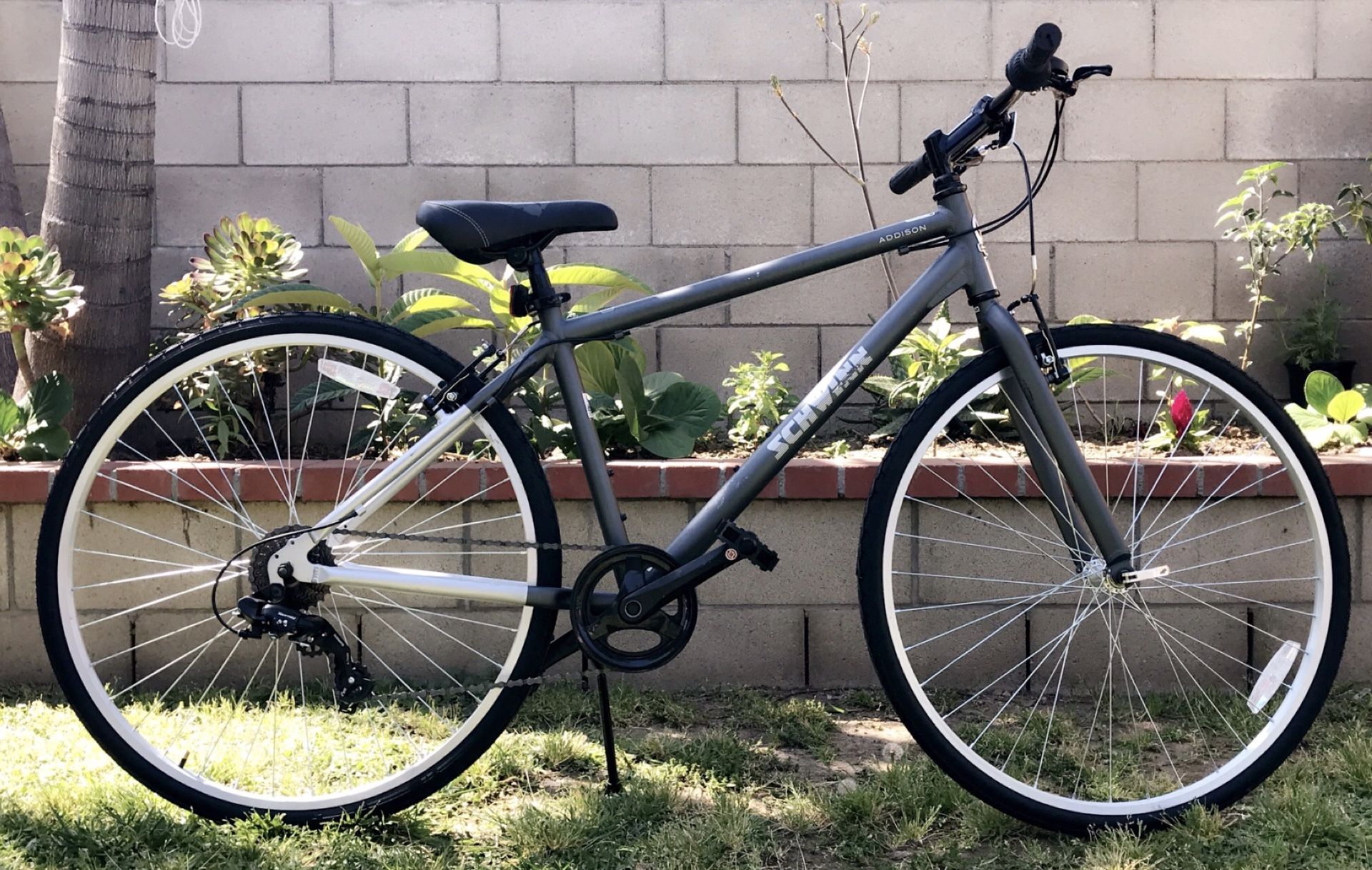 Schwinn Addison 28" City Hybrid Bike - Gray