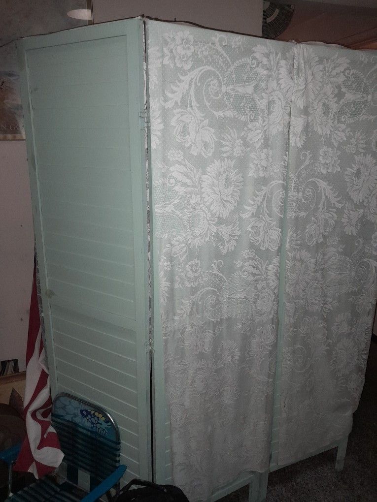 Antique screen