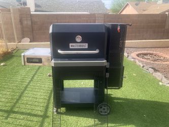 Masterbuilt  Gravity  Series  1050 Charcoal Grill and Smoker
