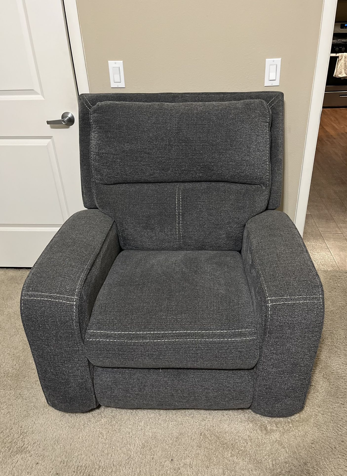 Power Recliner With USB Outlet 