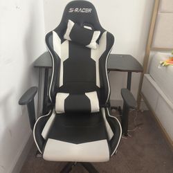 Gaming chair & table For $150 Cash only