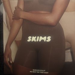 Brand New Skims Medium 