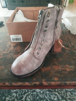 Vintage 93 Women Size 9.5 Boot **NEW**