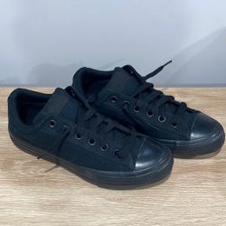 Boys Converse Black Size 5 