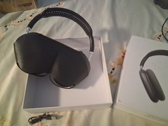 Apple headphones 100