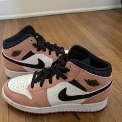 Jordan 1 Mids - Pink 