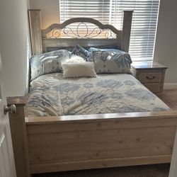 Queen Bed And Dresser Set 
