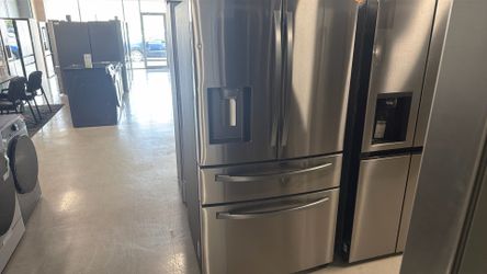Samsung refrigerator 4-door with water and ice dispenser ‼️
