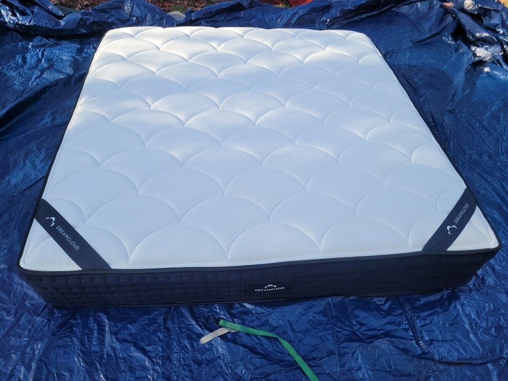 The DreamCloud Premier, Queen, Like New, Perfect Condition