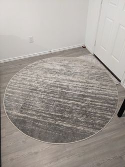 Light Gray 6 Foot Round Rug