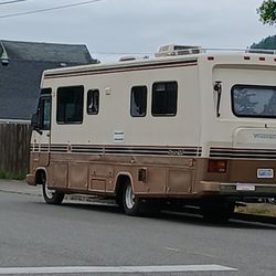 88 Winnebago  Runs Drives Needs A Little Cleanin 