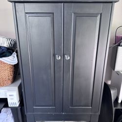 FREE - Wooden Dresser / Cabinet 