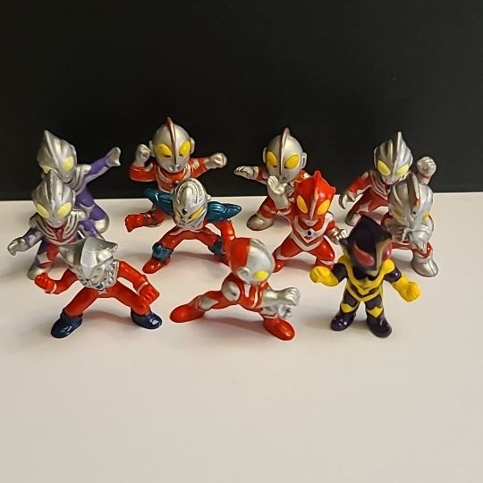 VINTAGE 1990s YUTAKA POCKET HERO Edition 11 Mini Figures Ultraman