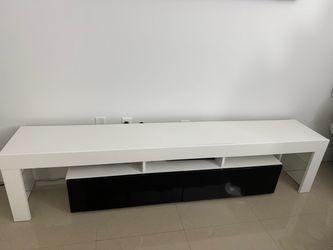TV STAND 78’