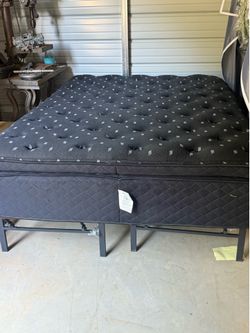 Queen Mattress 40$