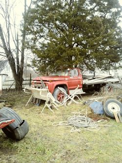 1979 Ford F-700 2 ton 6 wheel truck