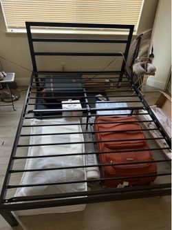 Metal bed frame