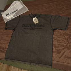 BALENCIAGA UNISEX TEE SHIRT SIZE MEDIUM 