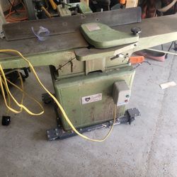 Grizzly 8 Inch Jointer. 