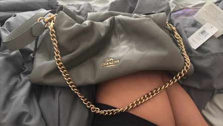 Large Faye coach
