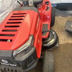 Lawnmower  Tractor Troy Bilt. 42 