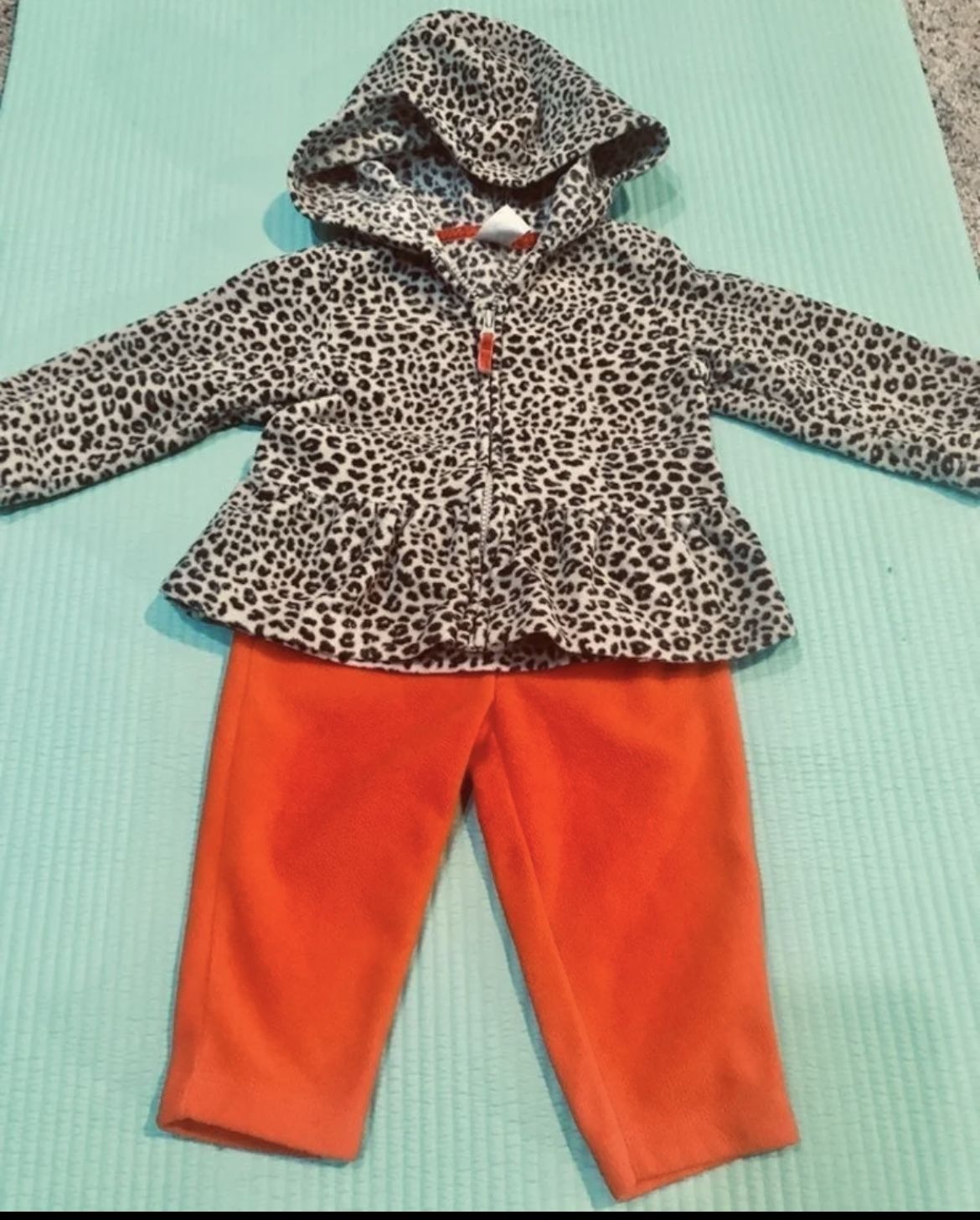 Carter’s 6m 2-pc fleece animal print outfit. Very Cute. Like New. See More Below.