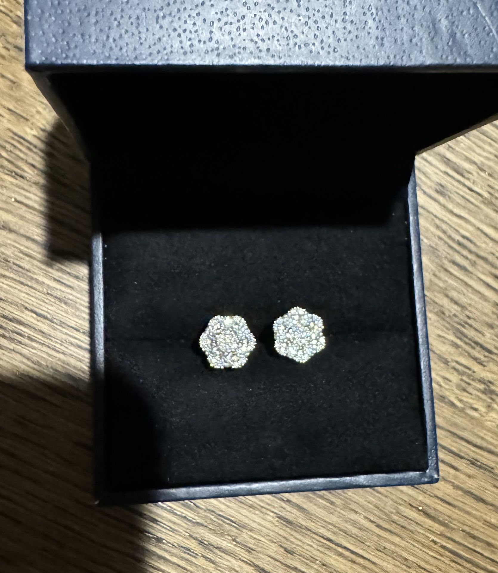 Material Finish: White Gold Plating Stone Type: VVS Clarity D Color Moissanite Stones