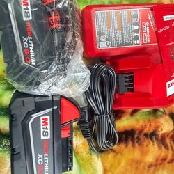 Milwaukee baterías (2) con su cargador totalmente nuevo