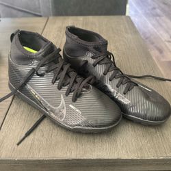 Nike Mercurial Size 5.5