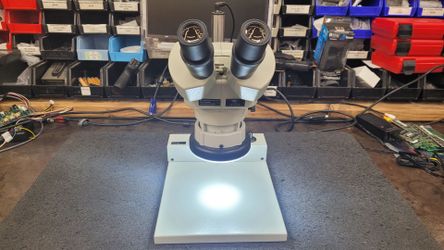 Carton Aven SPZ-50 6.7 x 50 microscope and led stand.