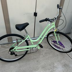 New Huffy Parkside Bike. $175