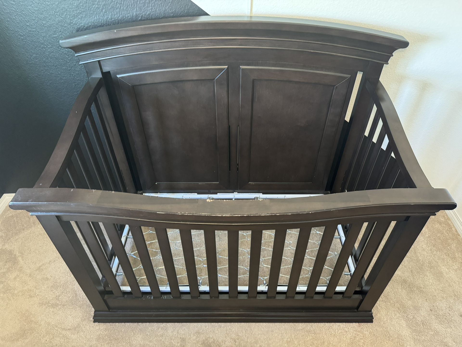 Sorelle Verona in Convertible Crib in Espresso Used