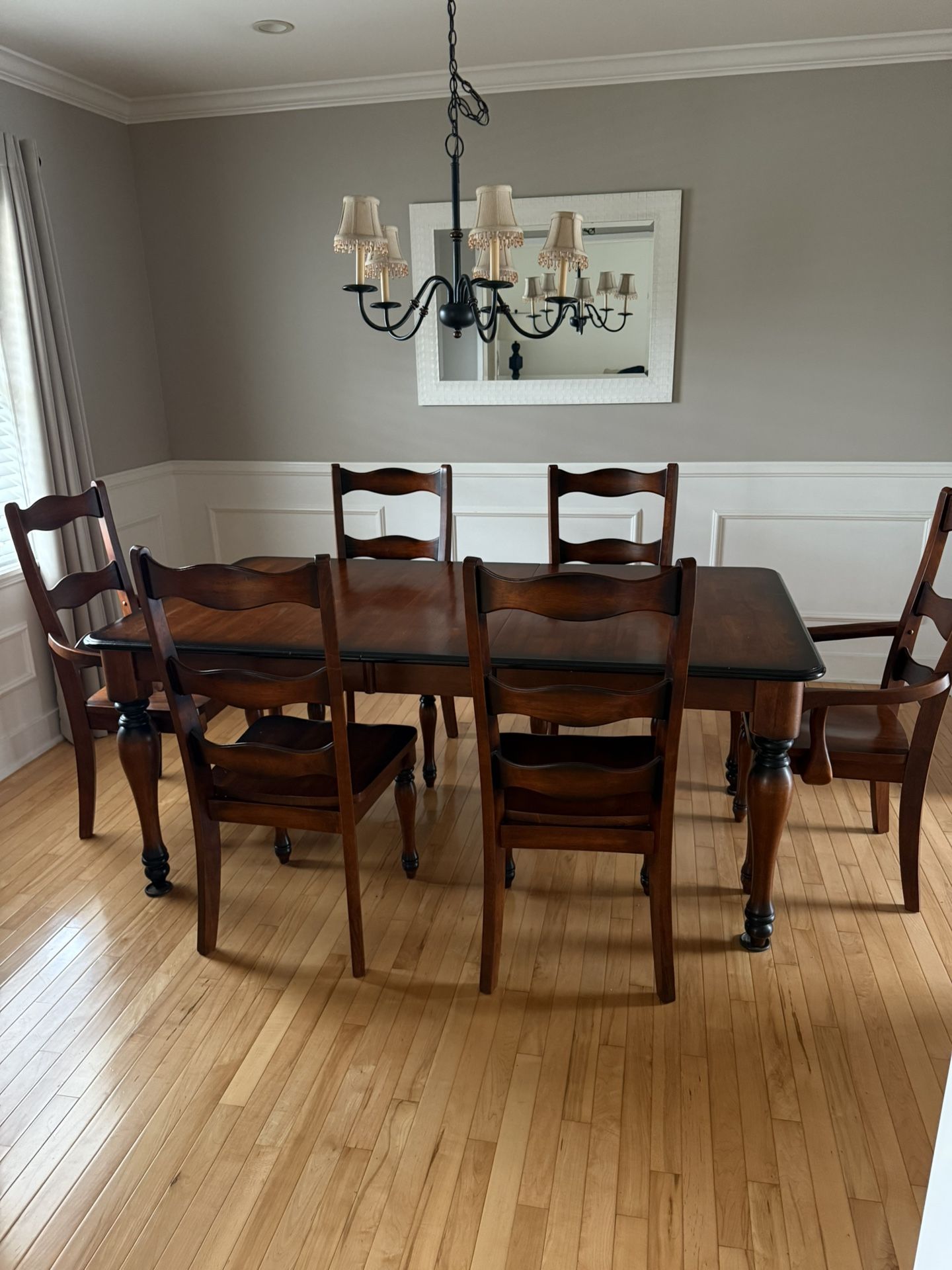 (Serious Inquiries Only) Dining Room Table Seats 6 ($180)