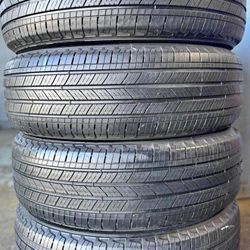 225 60 18 vendo un set de llantas usadas en excelente condición marca Michelin