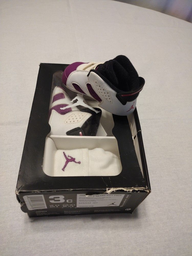 Baby Jordan 6 retro gift pack 525442-127 size 3c
