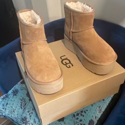 UGG Classic Mini Platform worn Twice