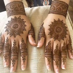 Henna Artist 