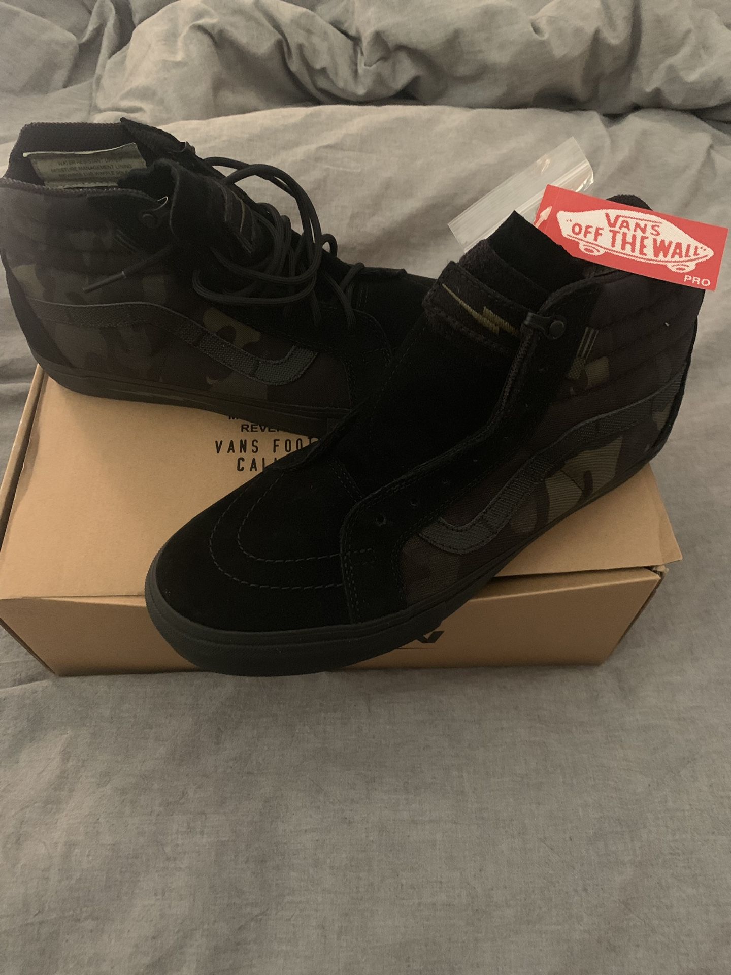 DEFCON VANS BRAND NEW