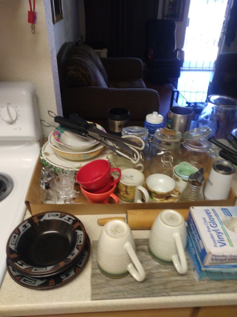 Various Used Kitchen Items