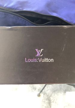 Louis Vuitton Ladies clutch wallet